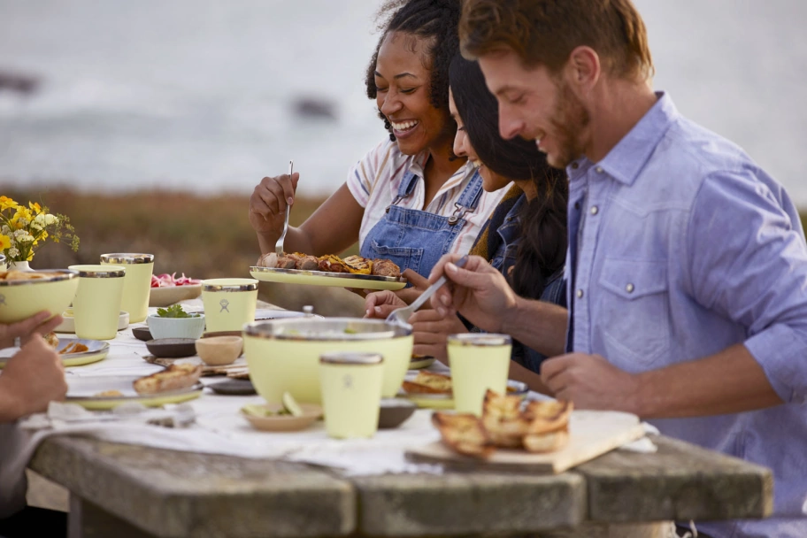 hydroflask_outdoor_kitchen_inuse