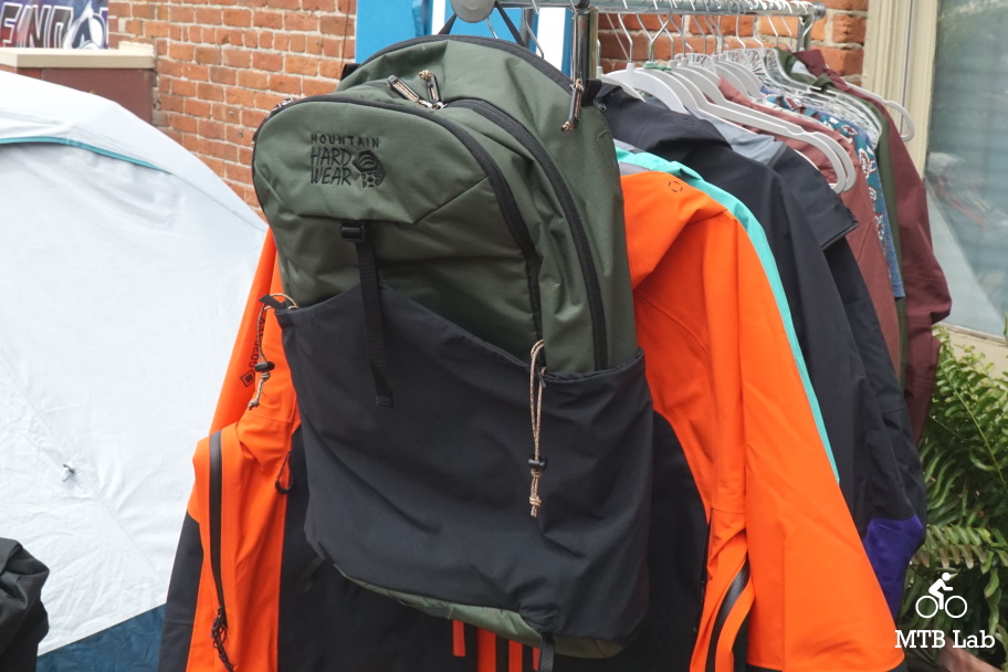 Mountain hardwear store chalk bag