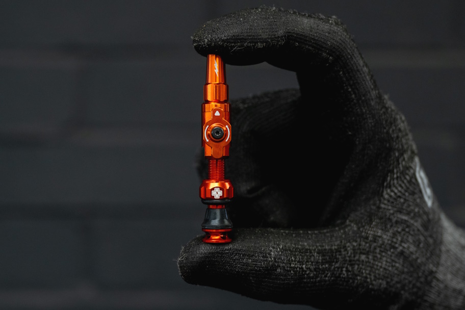 thumbnail interactive-video image 1 of Muc-Off Big Bore Tubeless Valves 35mm - High Airflow Schrader Valves For MTB & Road Bikes 1 of 12