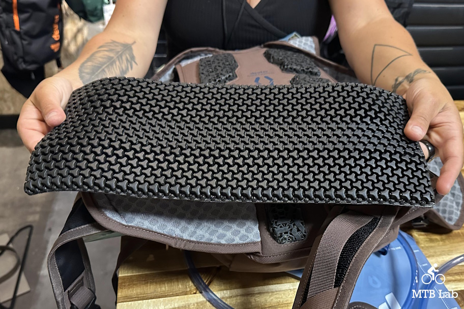 oma2024S_deuter_hiline_backprotector