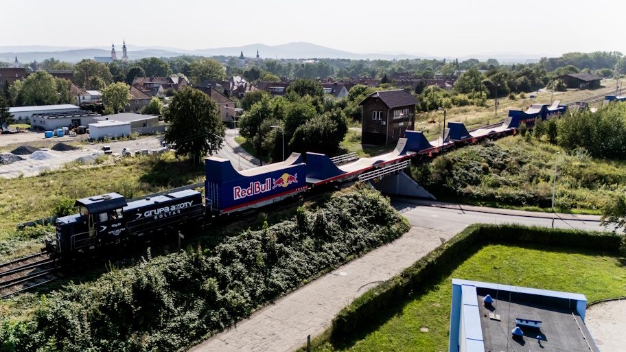 red_bull_Godziek_train