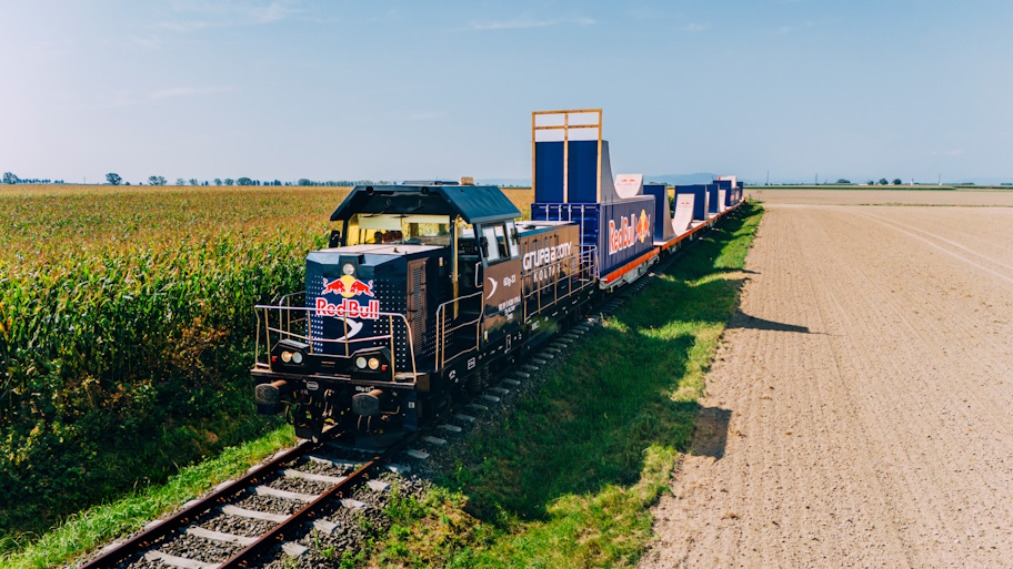 red_bull_Godziek_train_ten