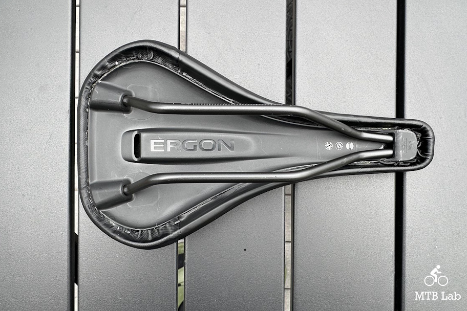 ergon_enduro_comp_bottom