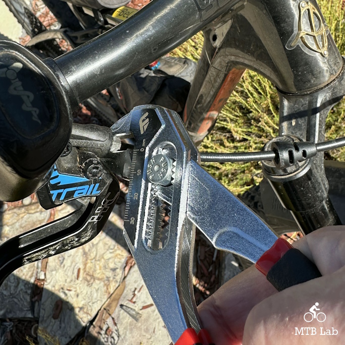 feedback_tools_adj_wrench_inuse