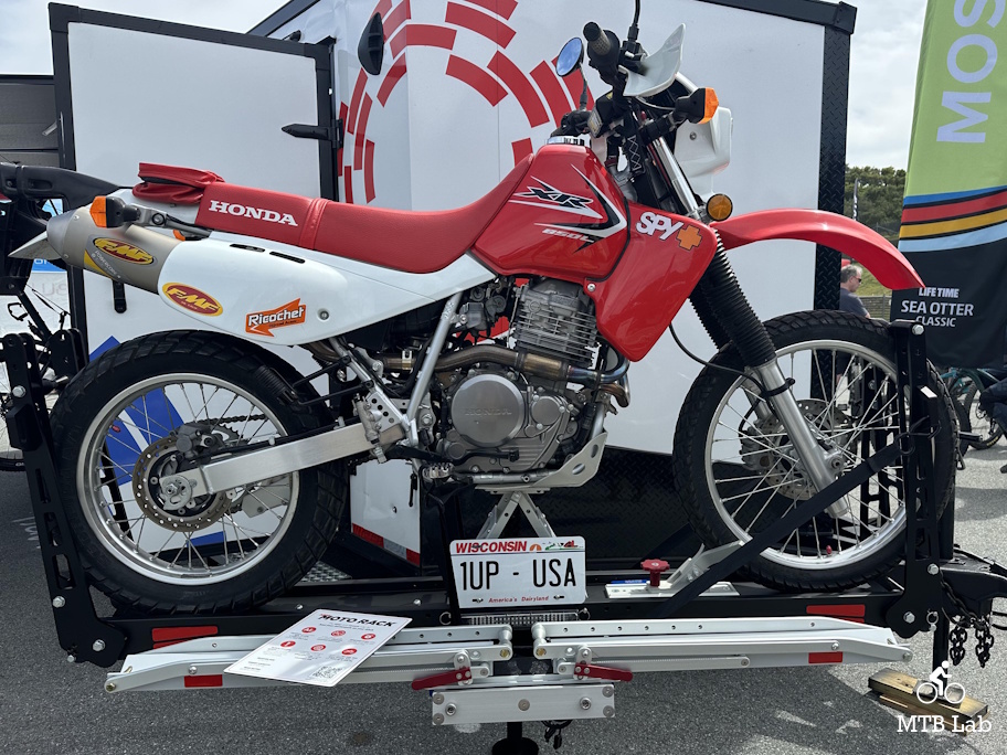 otter25_oneup_moto