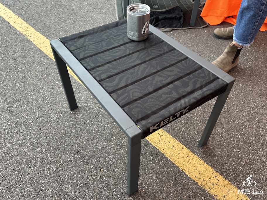 omas25_kelty_RadArondak_table