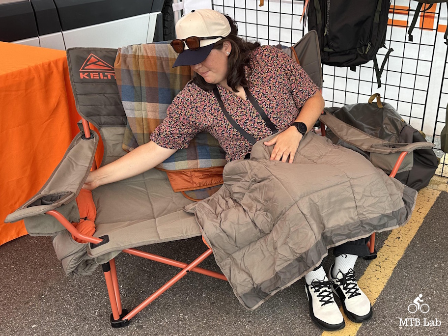 omas25_kelty_low_loveseat_inuse