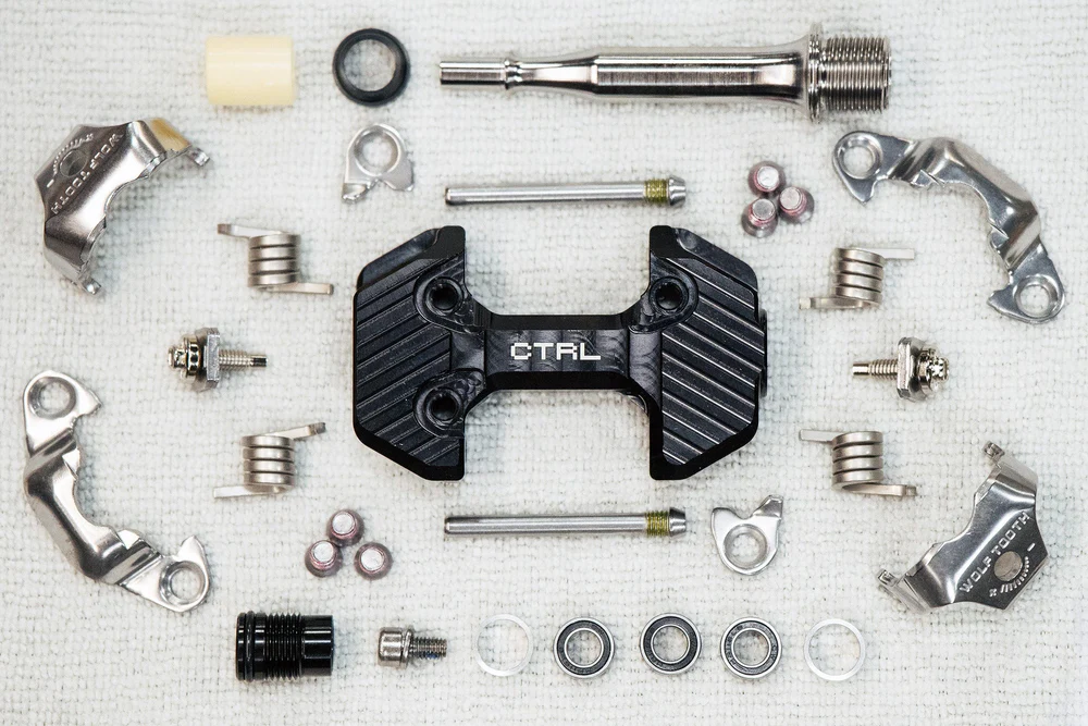 WT25_CliplessPedals_FlatLay_DSC_4831