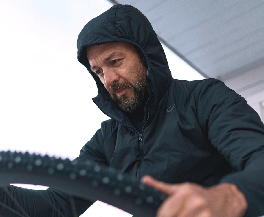 velocio_ultrapack_hoodie_artic