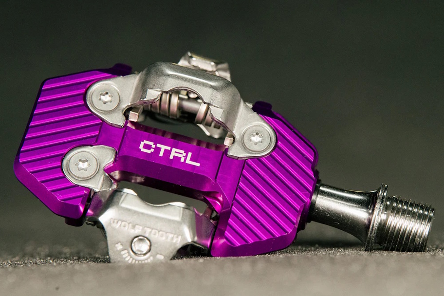 wolf_CTRL_clps_closeup