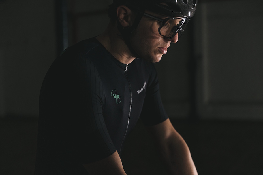 VAN_RYSEL_AIRBAG_suit_1