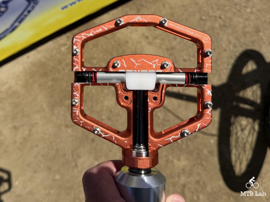 otter26_8degree_pedal_internals