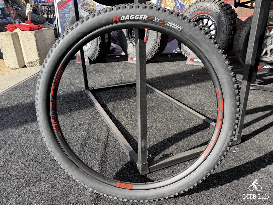 otter26_kenda_dagger_side