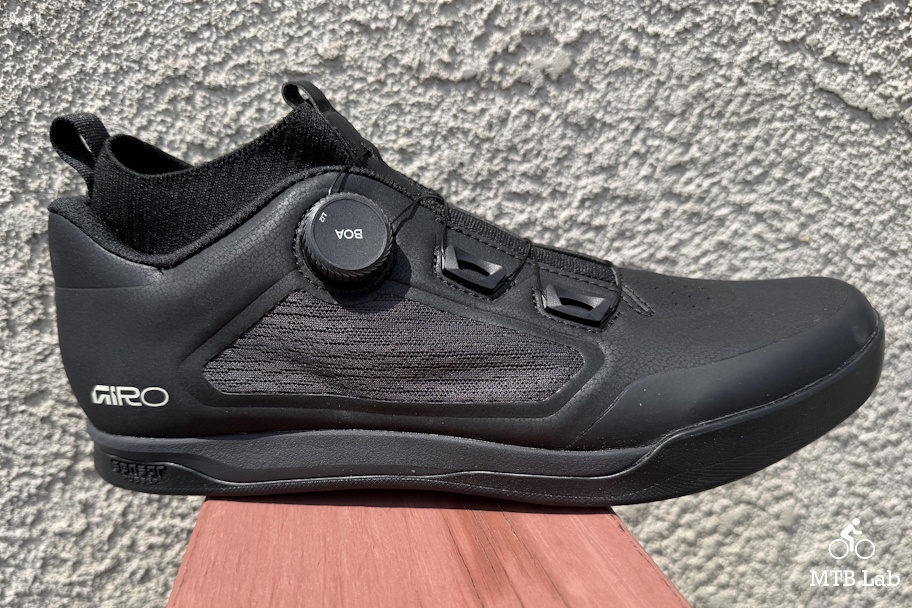giro_Chamber_Trail_side_btm