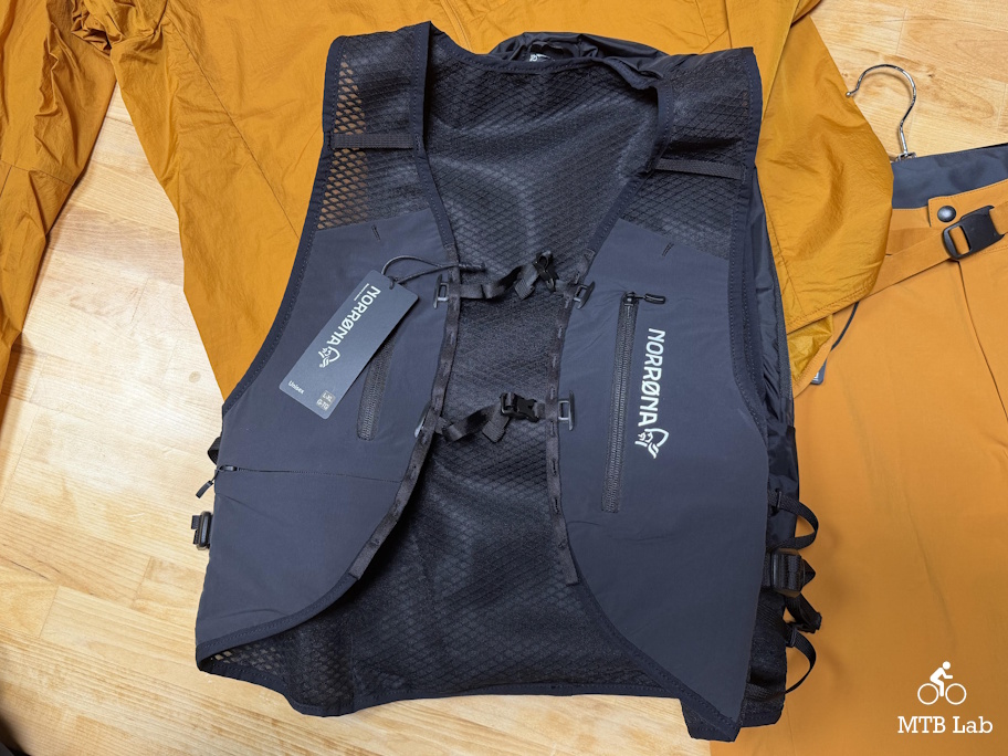 omas26_norrona_fjørå_econyl_15l_front