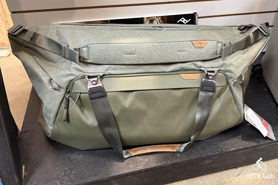 omas26_peak_duffle