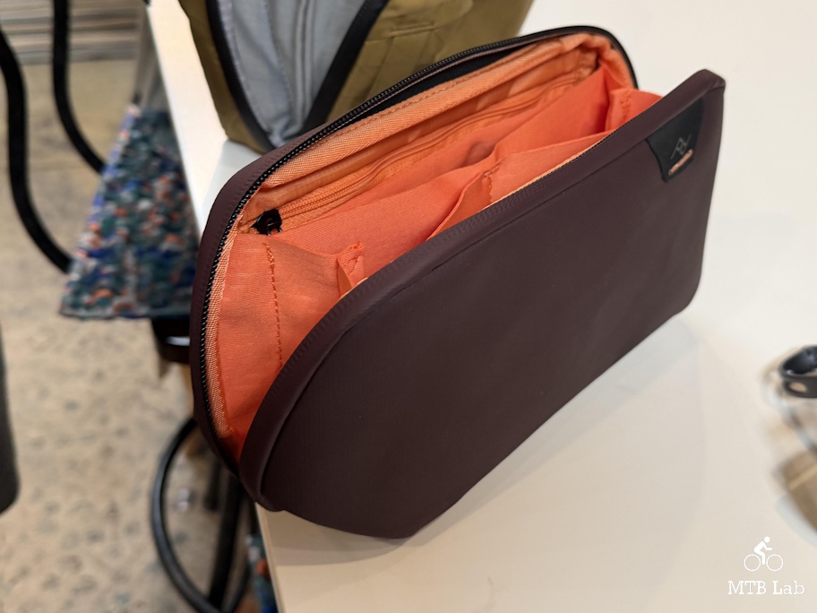 omas26_peak_tech_bag