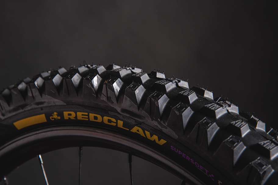 Pirelli_red_4