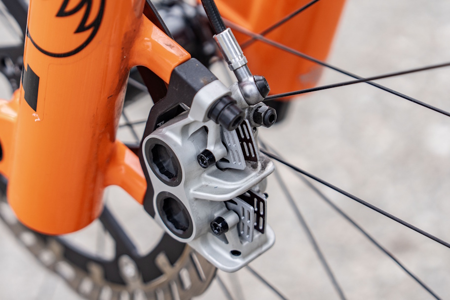 magura_race_pro_caliper_closeeup_end