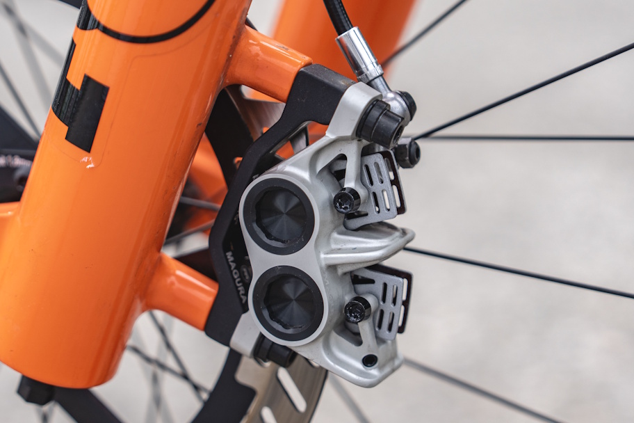 magura_race_pro_caliper_closeup